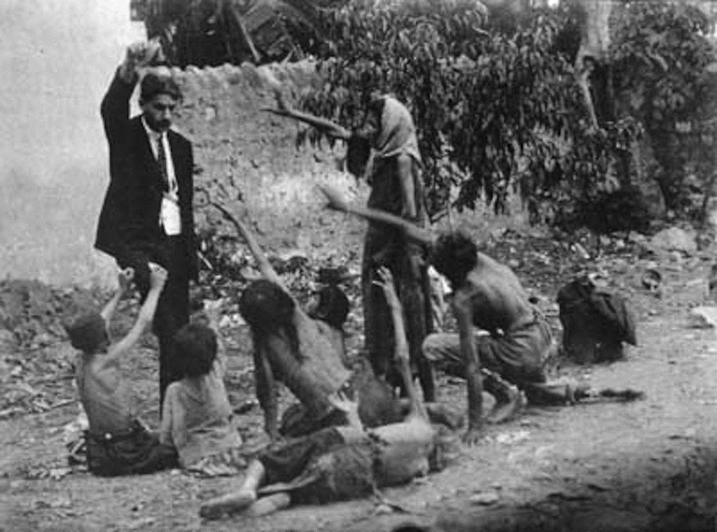 a-turkish-official-teases-armenian-kids-by-showing-them-a-piece-of-bread-during-the-armenian-genocide-1915
