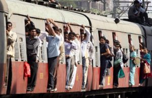 रेलवे का सुझाव ट्रैन में महिलाओं के कोच को केसरिया रंग से रंगा जाना चाहिए|