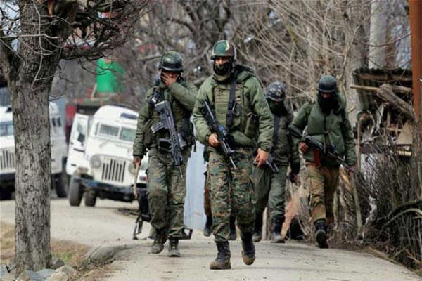 जम्मू कश्मीर: काजीगुंड में सेना की टीम पर आतंकी हमला, एक जवान घायल|