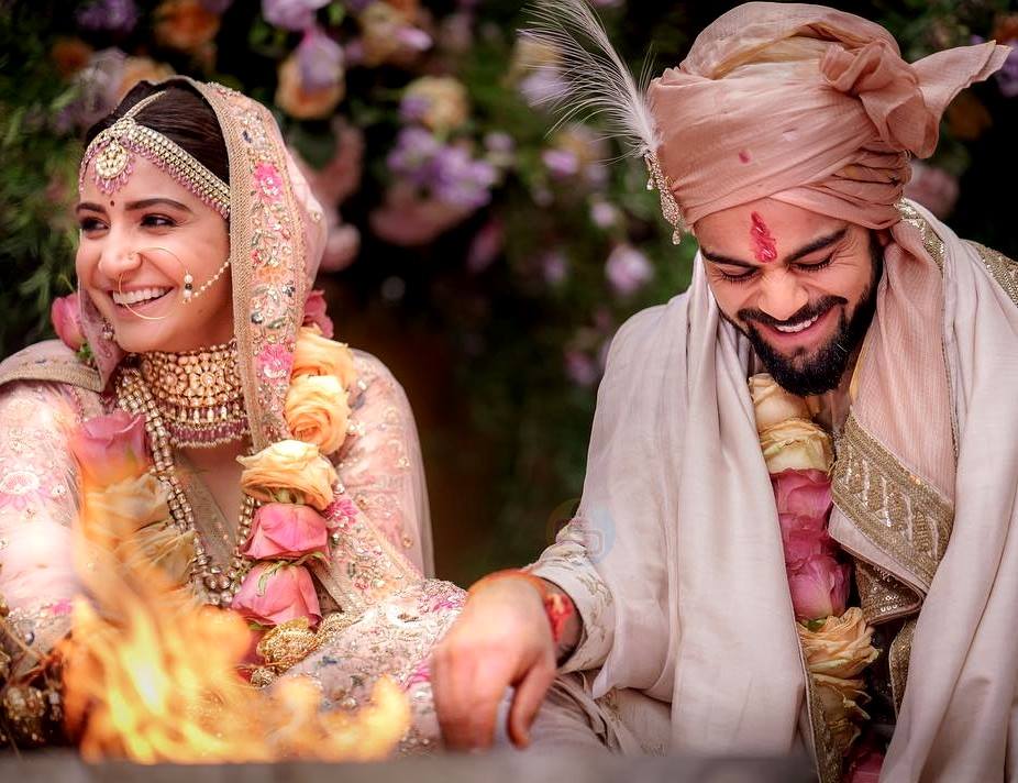 विराट कोहली और अनुष्का शर्मा ने इटली में रचाई शादी| यहाँ देखे शादी की फोटो!