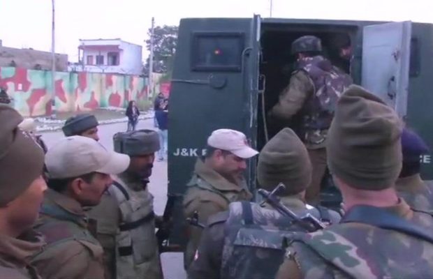 जम्मू कश्मीर: सेना के कैंप पर आतंकी हमला, 3-4 आतंकियों के छुपे होने की खबर