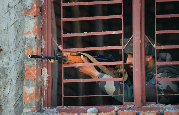 जम्मू-कश्मीर: सुरक्षाबलों को मिली बड़ी कामयाबी, मुठभेड़ में 8 आतंकी मार गिराए