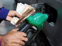 केरल सरकार ने पेट्रोल-डीजल के दाम में 1 रुपए घटाकर लोगों को दी थोड़ी राहत