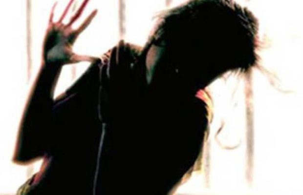 गुजरात से यूपी के अयोध्या घूमने गई महिला से बलात्‍कार