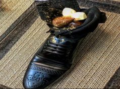 इजरायल में जापान के पीएम शिंजो आबे को 'जूते' में खाना परोसे जाने से, विवाद उठ खड़ा हुआ