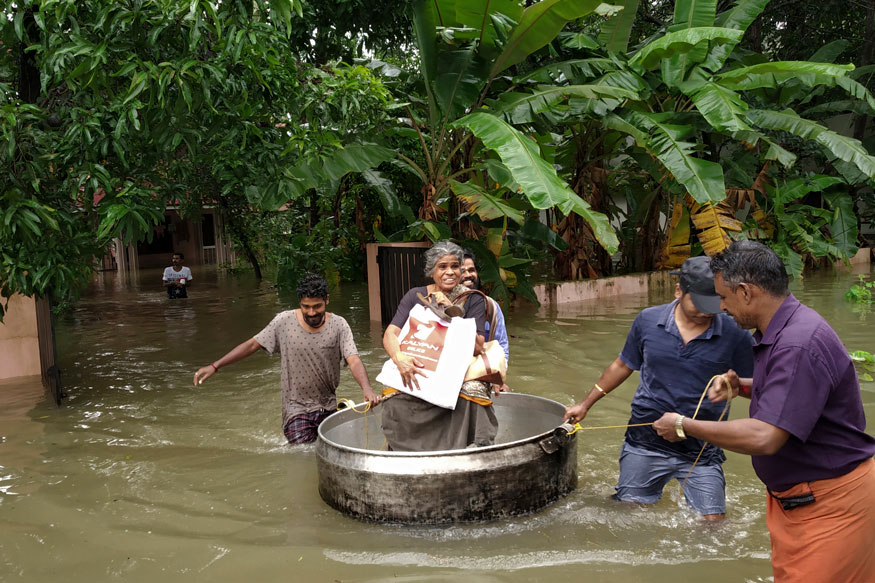 Kerala Flood Live Updates: पीएम मोदी ने किया हवाई सर्वेक्षण, अब तक 324 लोगों की मौत