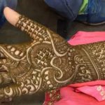 Karva Chauth Ki Mehndi: करवा चौथ पर अपने हाथों को इन मेहंदी के डिज़ाइन से सजाए