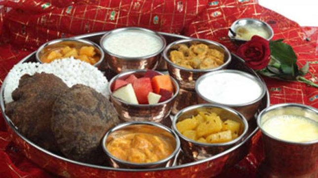 नवरात्री के नौ दिनों में माँ दुर्गा को लगाए नौ अलग-अलग चीजों का भोग
