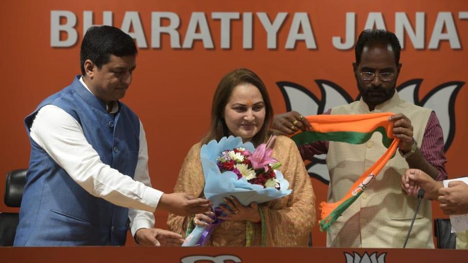 अभिनेत्री जया प्रदा BJP में हुई शामिल, रामपुर सीट से लड़ सकती है चुनाव