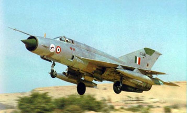 राजस्थान के बीकानेर में मिग-21 लड़ाकू विमान क्रेश, पायलट सुरक्षित