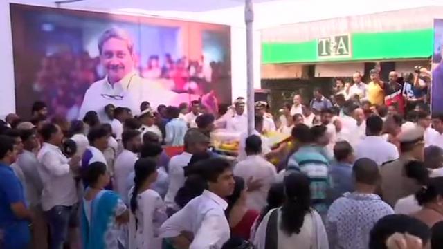 Manohar Parrikar Funeral Live Updates: पर्रिकर के अंतिम दर्शन के लिए पणजी में उमड़ी हजारों समर्थकों की भीड़, कुछ देर में गोवा के लिए रवाना होंगे पीएम मोदी