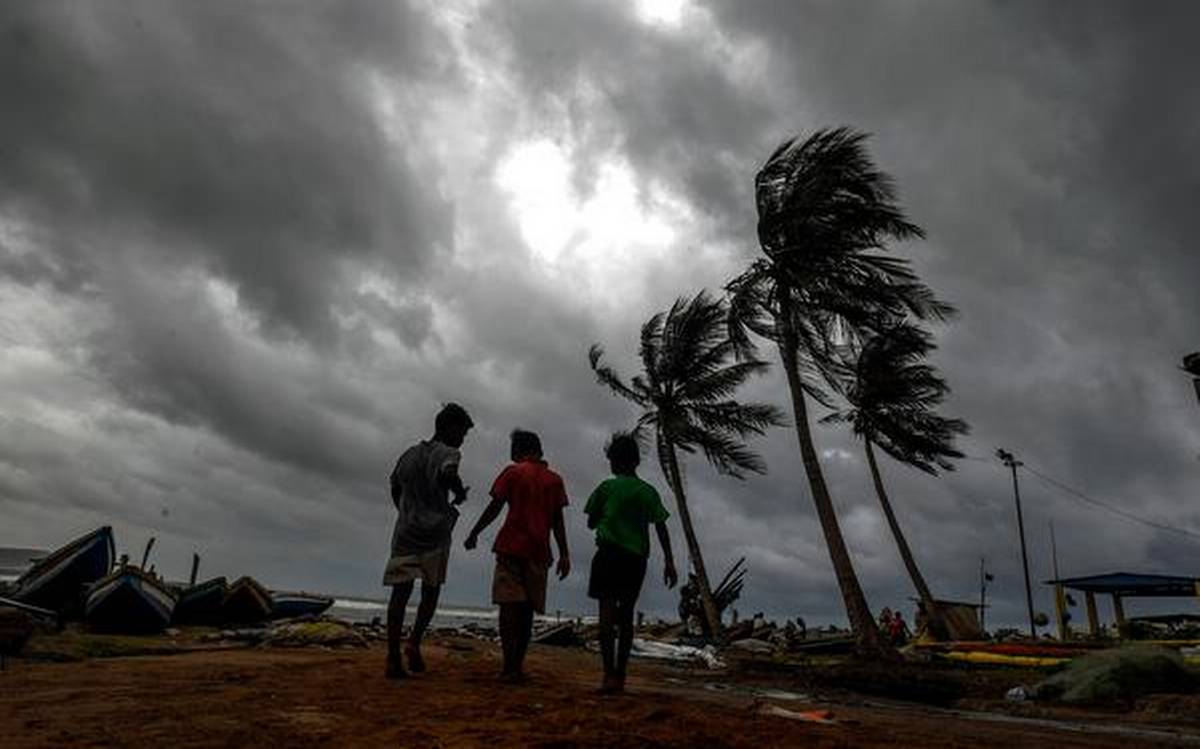 Cyclone Fani Live Updates: चक्रवाती तूफान फानी ने ओडिशा में दी दस्तक, राहत-बचाव की टीमें हाईअलर्ट