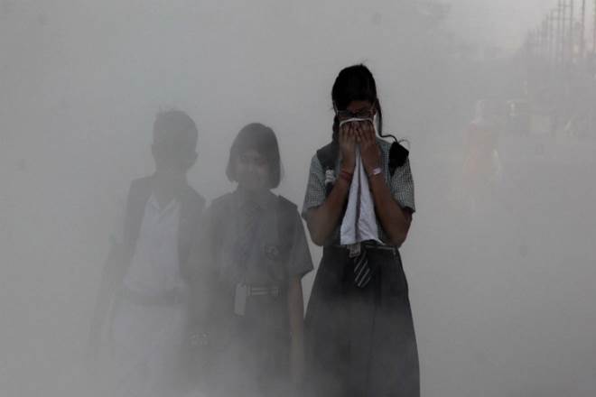 Delhi Pollution Live Updates: दिल्ली में पब्लिक हेल्थ इमरजेंसी घोषित, इतनी तारीख तक बंद रहेंगे स्कूल