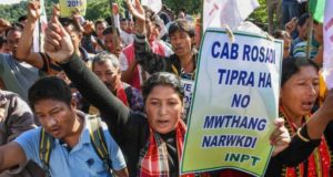 त्रिपुरा में नागरिकता संशोधन बिल के विरोध में जोरदार प्रदर्शन, इंटरनेट सेवाएं बंद, SMS पर भी लगी पाबंदी