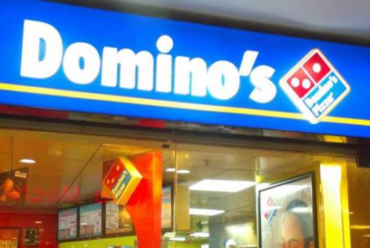 Domino’s को कैरी बैग के लिए 13 रुपए वसूलना पड़ा भारी, अदालत ने लगाया 10 लाख रूपये जुर्माना