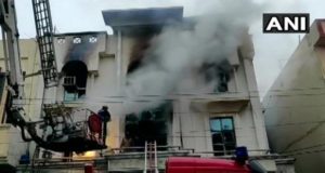 दिल्ली के पटपड़गंज में लगी भीषण आग, 1 व्यक्ति की मौत, दमकल की कई गाड़ियों ने पाया आग पर काबू