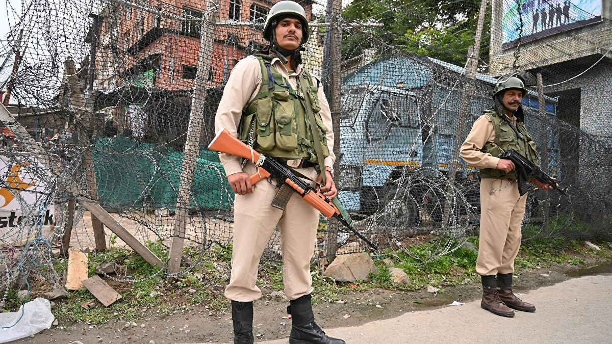 Breaking Kashmir News: भारतीय सेना ने 12 घंटो में 4 आतंकवादियों को मार गिराया