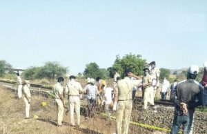 Today Breaking News: 15 workers killed in Goods Train in Aurangabad Were killed, Sleeping on Train Tracks, Two Workers Seriously Injured ट्रैन की पटरी पर सो रहे थे