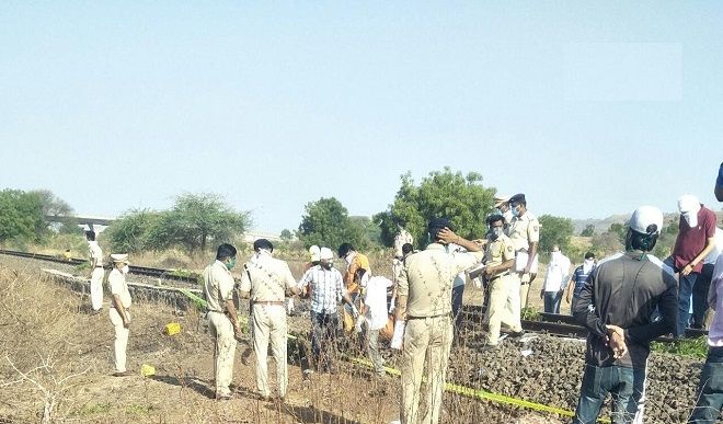 Today Breaking News: 15 workers killed in Goods Train in Aurangabad Were killed, Sleeping on Train Tracks, Two Workers Seriously Injured ट्रैन की पटरी पर सो रहे थे