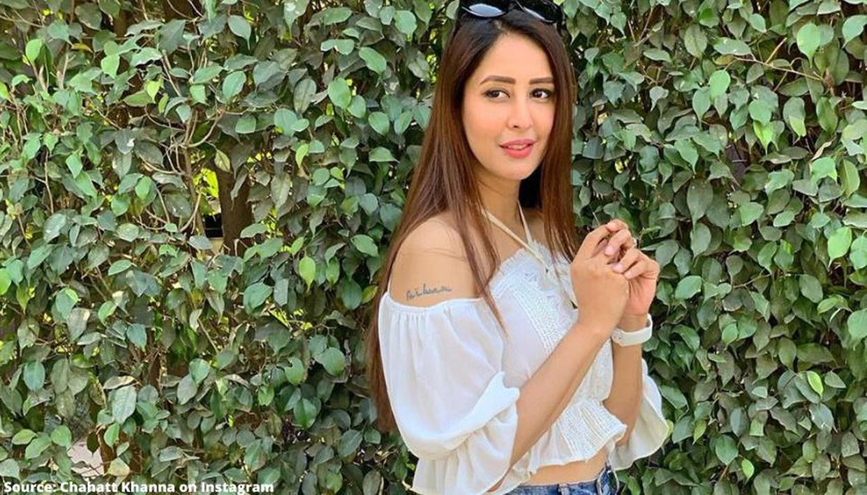 Chahat Khanna Shares Backless Photo, Goes Viral on Social Media, chahatt khanna song, chahatt khanna video, mika singh