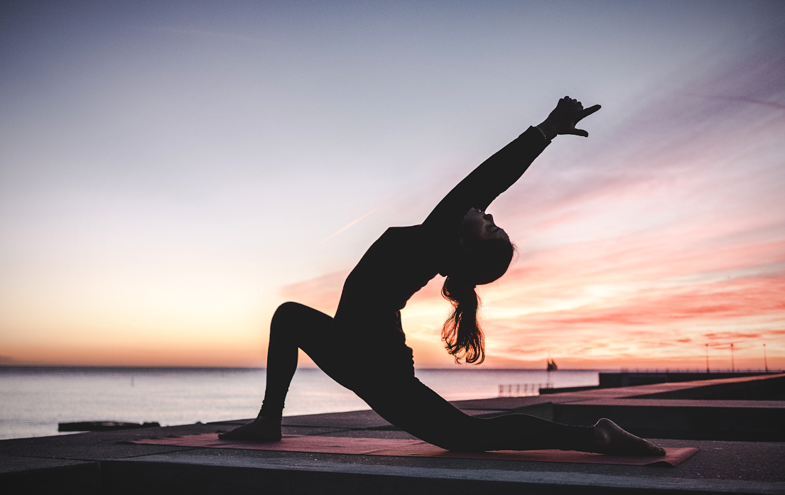 Benefits of Yoga योग करने से आपको बहुत प्रकार के लाभ होते है और आप प्रकार की ख़तरनाक बीमारी से बच सकते है, आज हम आपको इस आर्टिकल में उन्ही फायदों के बारे में बताने वाले है