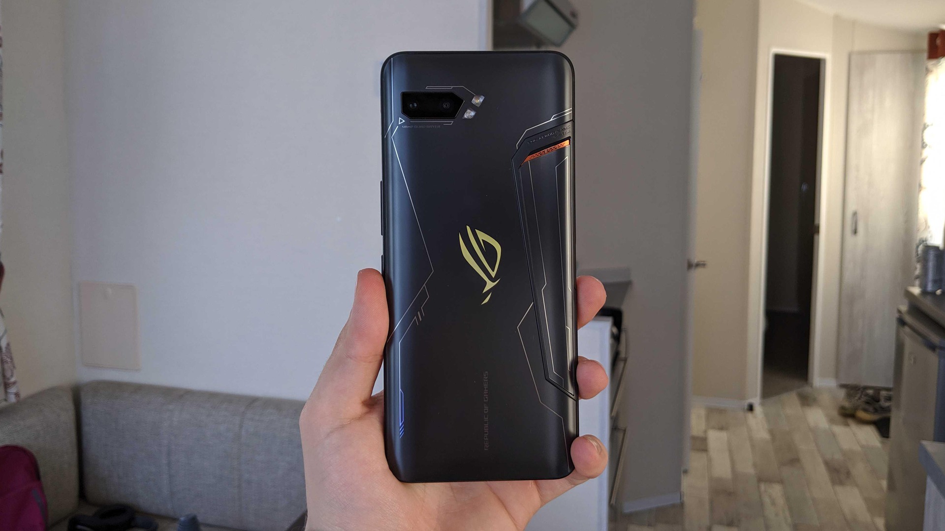 Asus ROG 3 Smartphone Review in Hindi - Price in India, Full Specifications, Features Proccser Camera Battery RAM Storage, Buy Asus ROG Phone 3 Online at Best Price in India