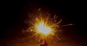 Diwali ke Patake Pr Shayari Quotes Status in Hindi, पटाखे (Bomb) से जुड़े कोट्स, शायरी, स्टेटस और फनी जोक्स | Diwali Fire Crackers Quotes & Shayari in Hindi, green crackers