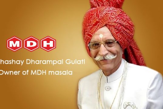 MDH Mahashay Dharampal Gulati Wiki/Bio Struggle & Success Story in Hindi | सफलता पाने के लिए बहुत मेहनत करनी पड़ती है। सफलता ऐसे ही नहीं मिलती, हरेक बड़े इंसान की सफलता के पीछे संघर्ष छिपा होता है।