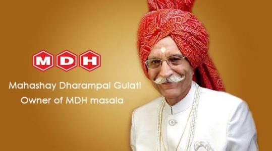 MDH Mahashay Dharampal Gulati Wiki/Bio Struggle & Success Story in Hindi | सफलता पाने के लिए बहुत मेहनत करनी पड़ती है। सफलता ऐसे ही नहीं मिलती, हरेक बड़े इंसान की सफलता के पीछे संघर्ष छिपा होता है।