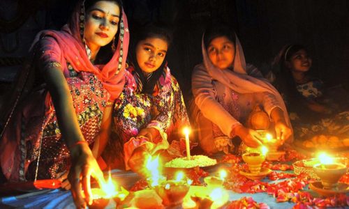 Heart Touching Very Sad Diwali Sms in Hindi, Diwali Sad Shayari Love Quotes with Images, Dard Bhare Sad Diwali Love Sms Message Deepavali status, सुनी सुनी दिवाली अपने प्रेमी के इंतजार में दिवाली दर्द कविता