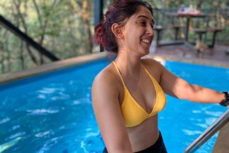 Aamir Khan Daughter Ira Khan Photos Viral In Yellow Bikini Fans Comments On Her Look | Fans did some such comments on Ira Khan's dress? | Aamir Khan की बेटी इरा खान की बिकिनी में तस्वीरें