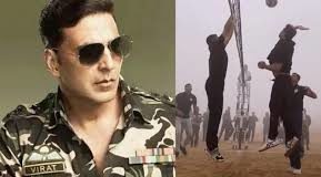 Army Day 2021: Akshay Kumar celebrated Army Day with jawans like this, watch videos! | बॉलीवुड इंडस्ट्री के सुपरस्टार अक्षय कुमार ने सेना दिवस के मौके पर जवानों के साथ खेला वॉलीबॉल
