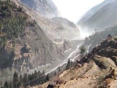 A big accident has taken place in Joshimath, Uttarakhand. The glacier burst in Joshimath led to heavy flooding and dams have been washed away. There is news of many people flowing in it. The Rishiganga power project is also reported to be flowing.
