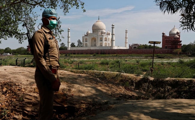 Bomb Threat in Taj Mahal News in Hindi, Taj Mahal in Bomb, Taj Mahal in Bomb Fake Call, Taj Mahal evacuated after man phoned cops, ताजमहल को बम से उड़ाने की मिली झूठी सूचना