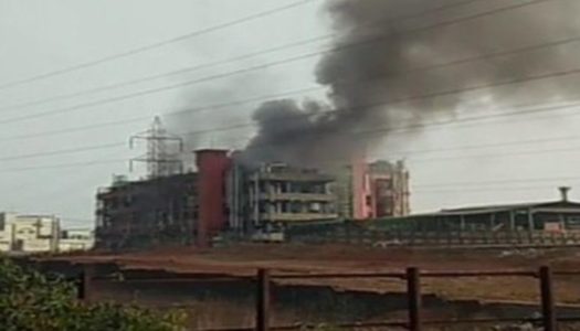 Four people were killed and one was seriously injured in a fire at a chemical factory in Ratnagiri district of Maharashtra. The explosion in the chemical factory was so strong that its echo was heard from 5 kilometers away.