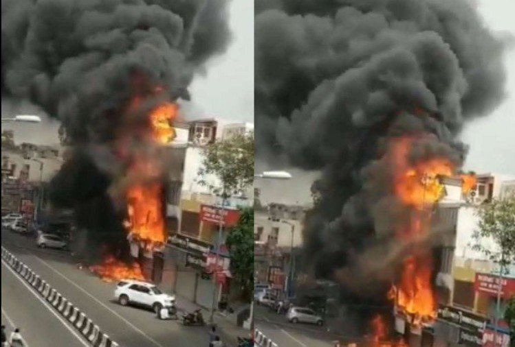 Delhi Lajpat Nagar Fire News Update in Hindi | A massive fire broke out in a three-story showroom of Delhi Lajpat Nagar, property worth crores of the company was burnt to ashes., दिल्ली लाजपत नगर के शोरूम में लगी भयंकर आग