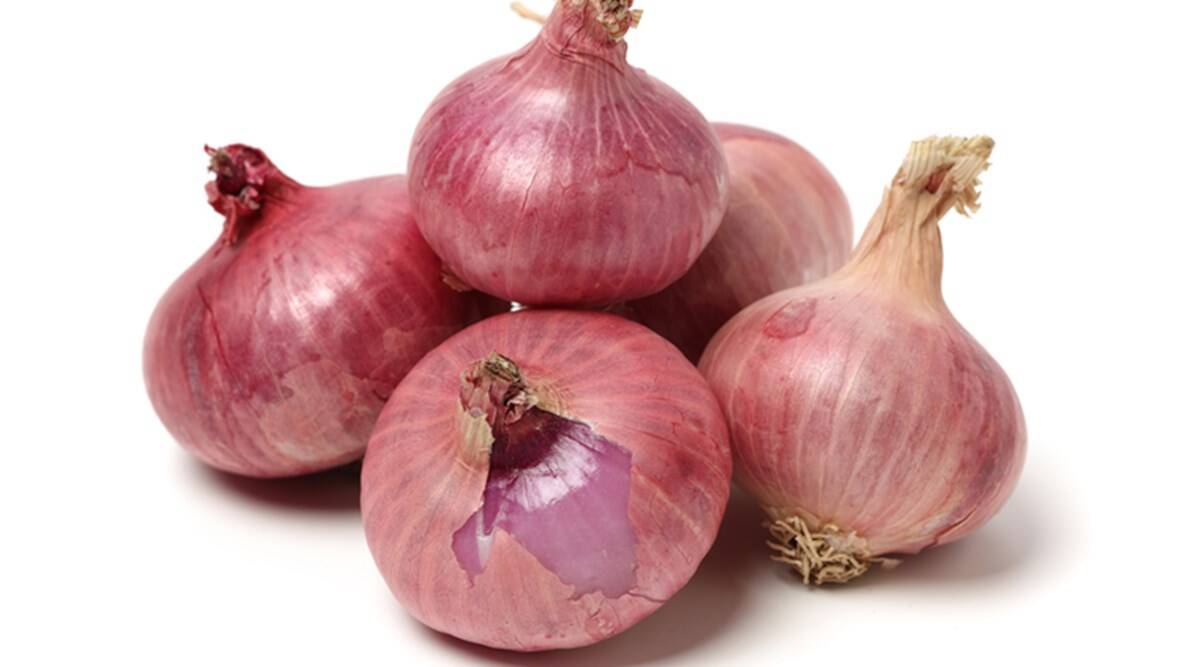 Best Collection of Onion (Pyaj) Shayari Status Quotes Images in Hindi for Whatsapp FB Insta Twitter | प्याज शायरी स्टेटस कोट्स हिंदी में, Onion Dearness Shayari