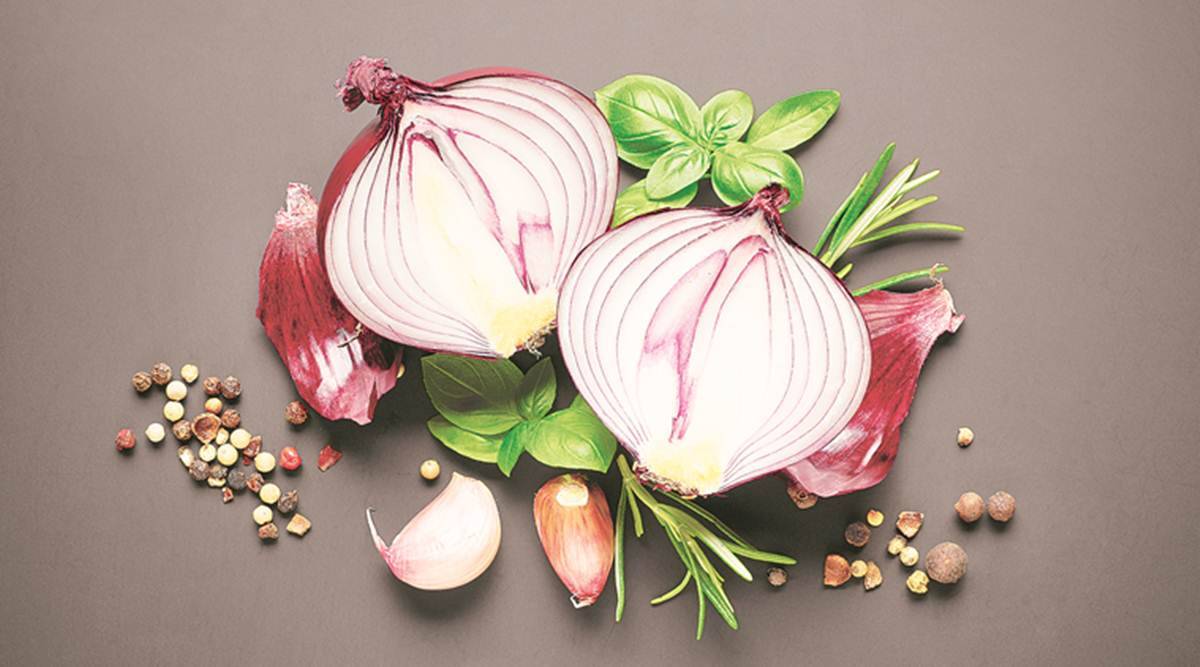 Best Collection of Onion (Pyaj) Shayari Status Quotes Images  in Hindi for Whatsapp FB Insta Twitter | प्याज शायरी स्टेटस कोट्स हिंदी में, Onion Dearness Shayari