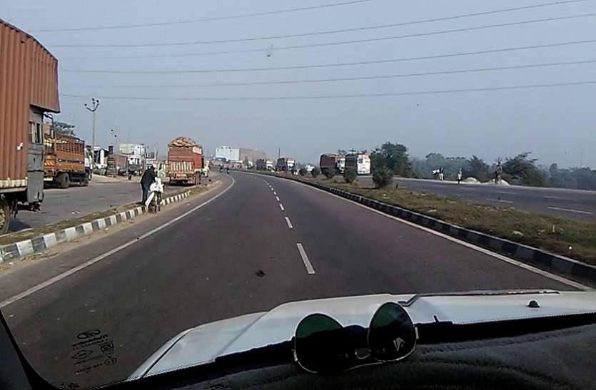 Muzaffarpur Darbhanga Highway Accident News in Hindi, Driver Injured After Hit By Speeding Truck | सड़क दुर्घटना जिले के गायघाट थाना क्षेत्र स्तिथ मुज़फ़्फ़रपुर-दरभंगा NH57 पर हुआ है