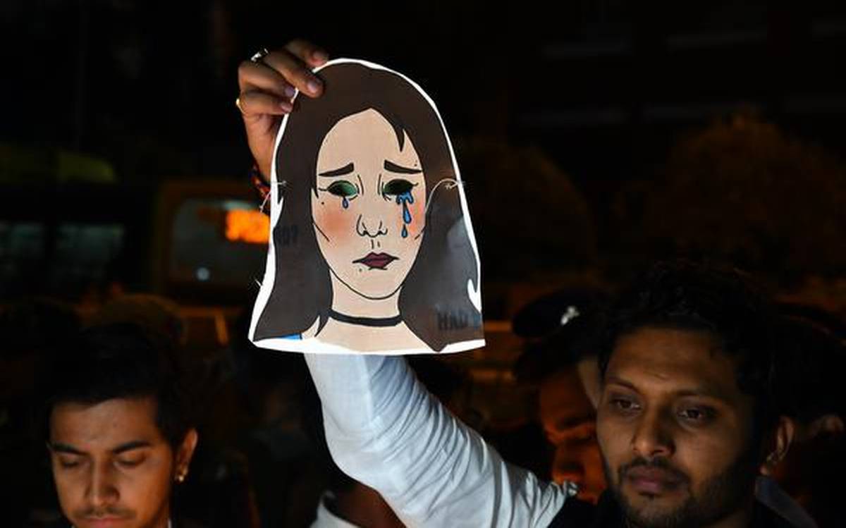 In the Old Nangal of the Delhi Cantt police station area, the family members of the victim girl have accused the Pandit and 3 other people of the cremation ground that after raping a 9-year-old girl, she was burnt alive in the cremation ground.