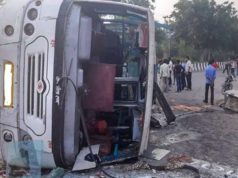 Bus Accident in Noida Surajpur Greater Noida News in Hindi - गौतमबुद्धनगर के सूरजपुर इलाके में 25 महिला कर्मचारियों को लेकर जा रही बस अनियंत्रित होकर पलटी, चार घायल, 1 की गई जान!