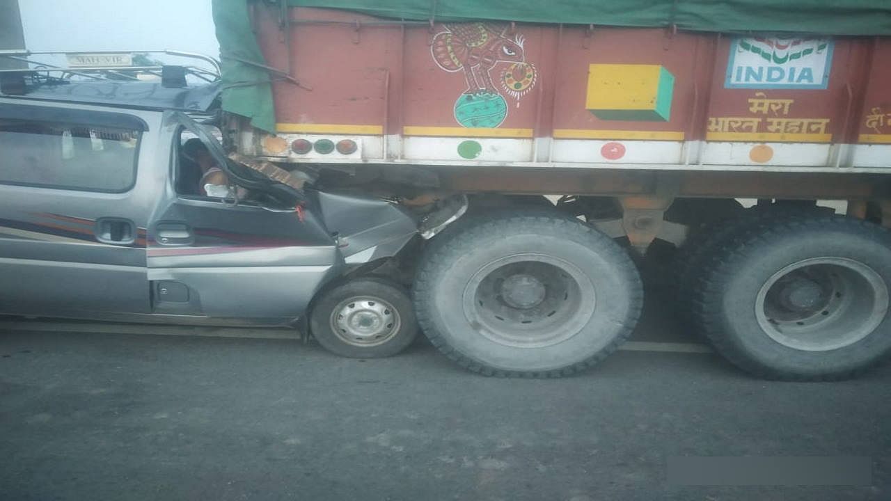 NH-12 Nimodiya Turned Chaksu Car & Truck Road Accident News in Hindi