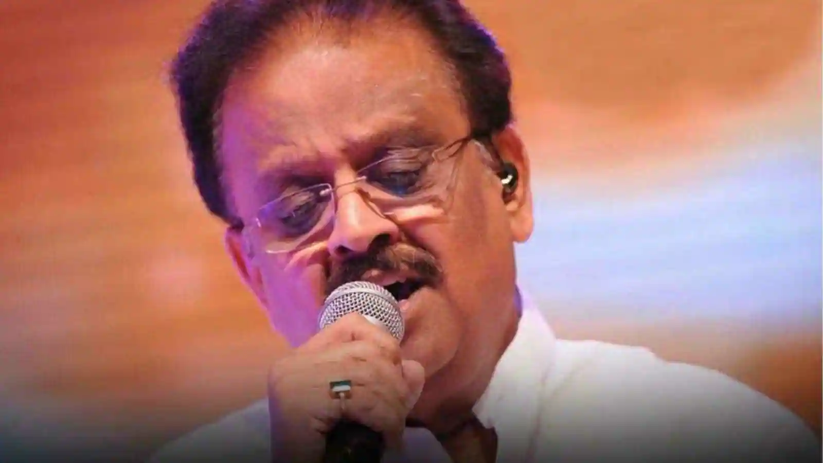 SP Balasubramaniam Passed Away (SPB Death News in Hindi), Bollywood industry's famous singer SP Balasubramaniam (एसपी बालासुब्रमण्यम) passed away on 25 Sep 2021