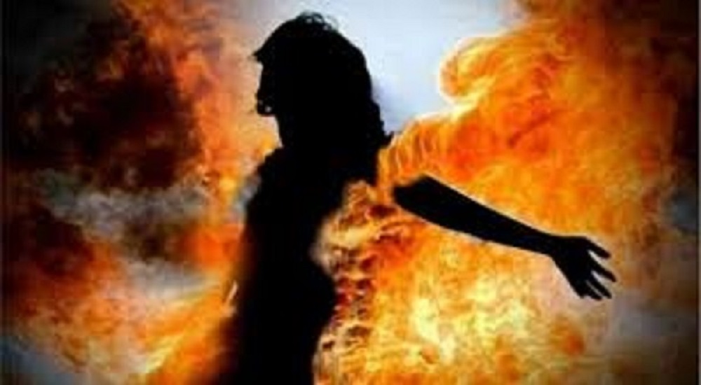 Karnataka's Yadgir District Rape and Murder Case News in Hindi | 23-year-old married woman burnt alive in Karnataka's Yadgir district for protesting rape attempt