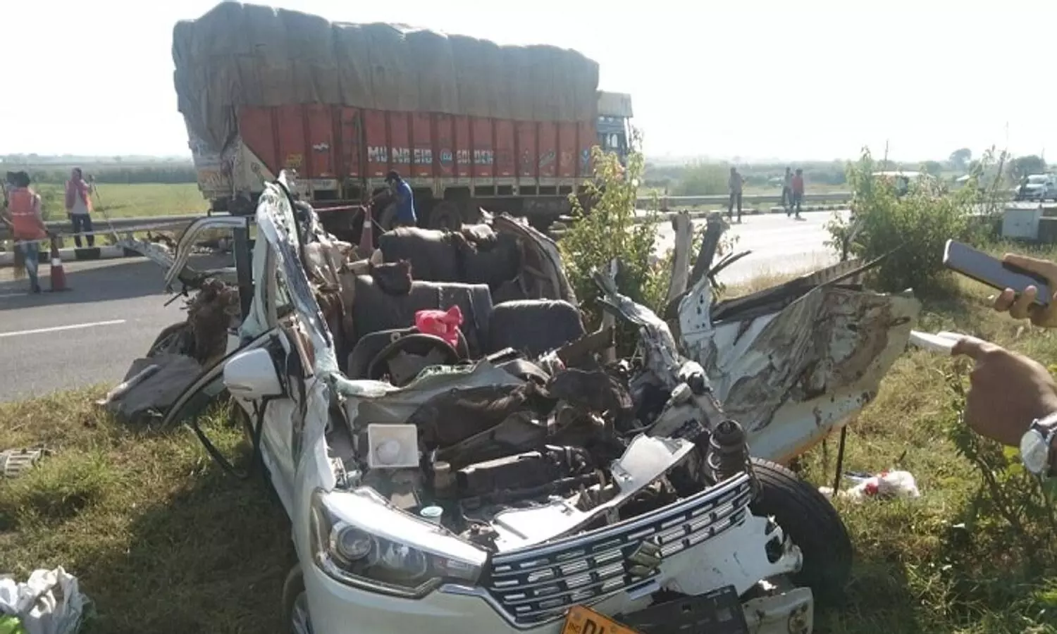 Bahadurgarh Road Accident Truck Hits Car 8 Of A Family Die News in Hindi, बहादुरगढ़ में ट्रक ने मारी कार को टक्कर, एक ही परिवार के 8 लोगो की मौत, Bahadurgarh Road Mishap
