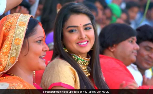 Bhojpuri Actress Amrapali Dubey Chhath Song Video Viral, छठ पूजा से पहले जमकर वायरल हो रही है भोजपुरी एक्ट्रेस आम्रपाली दुबे की वायरल वीडियो, Amrapali Dubey Chhath Puja Video
