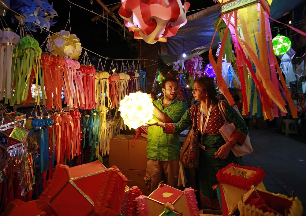 Diwali With Make in India - Jamshedpur Deepawali Bazar, चीनी झालर के बीच 'मेक इन इंडिया' ने बनाई जगह, इस दिवाली चीन का समान नहीं बल्कि मेक इन इंडिया सामान मार्किट में