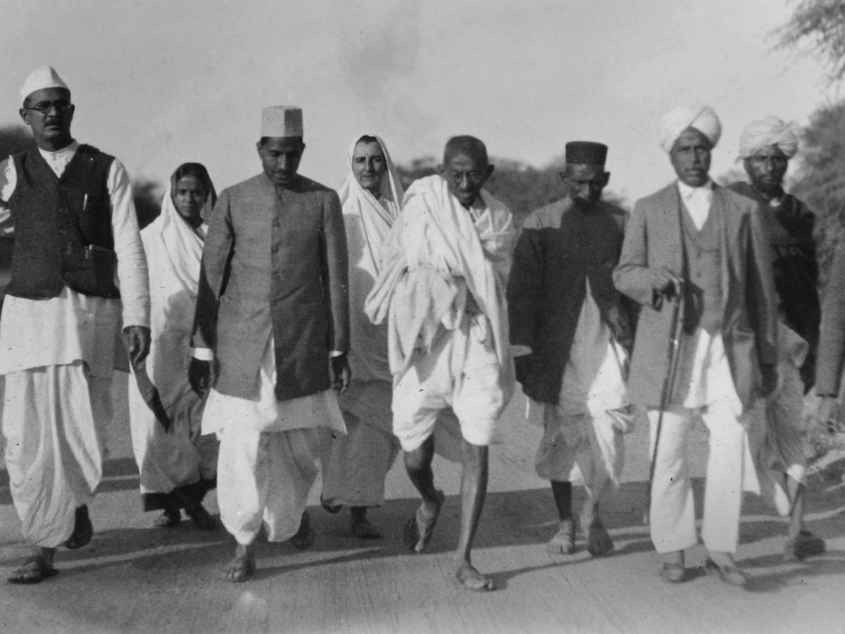 ग़ांधी जी के वेशभूषा किसी थी ? कैसे दिखाई देते थे गांधी जी ? |How Was Gandhi Ji's Dress in Hindi | How Did Gandhi Ji Appear in Hindi? | देश के बापू गांधी जी की वेशभूषा कैसी थी