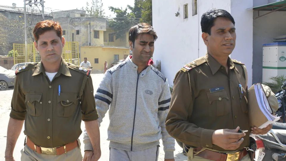 Mohit Goyal Who Sold Smartphone for Rupees 251 Arrested Again Accused of Threatening Rape Victim News in Hindi | 251 रुपये में स्मार्टफोन बेचने वाला मोहित गोयल फिर गिरफ्तार, दुष्कर्म पीड़िता को धमकी देने का आरोप