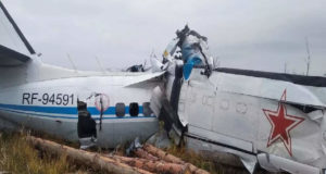Tatarstan Russia Plane Crashes News in Hindi, Fierce plane crash in Russia, 16 killed, 7 people rescued alive, रूस में भीषण विमान हादसा, 16 लोगों की मौत, 7 लोगों को जिंदा बचाया गया